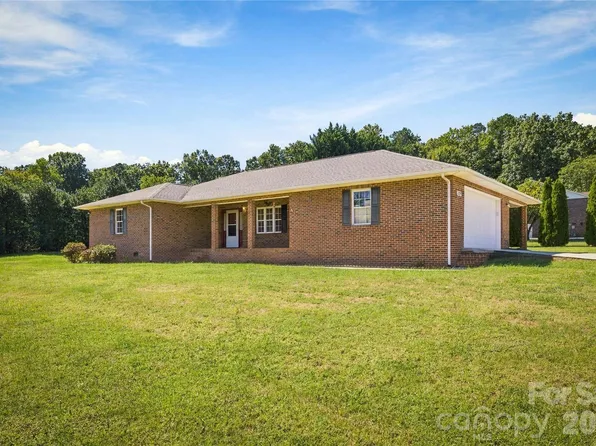 1229 Birch Dr, Morganton, NC 28655
