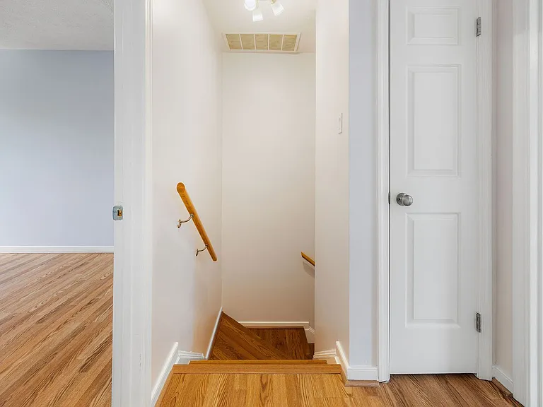 2087 Airy Cir — Photo 18