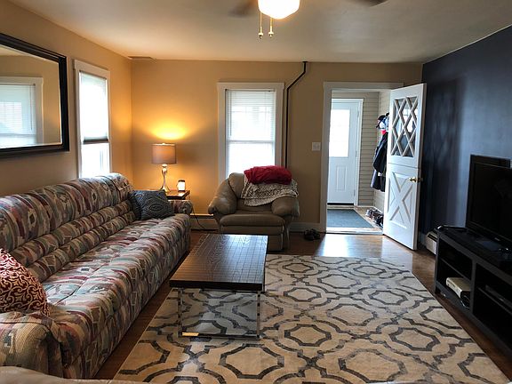 5th image of 722 N 8th St
