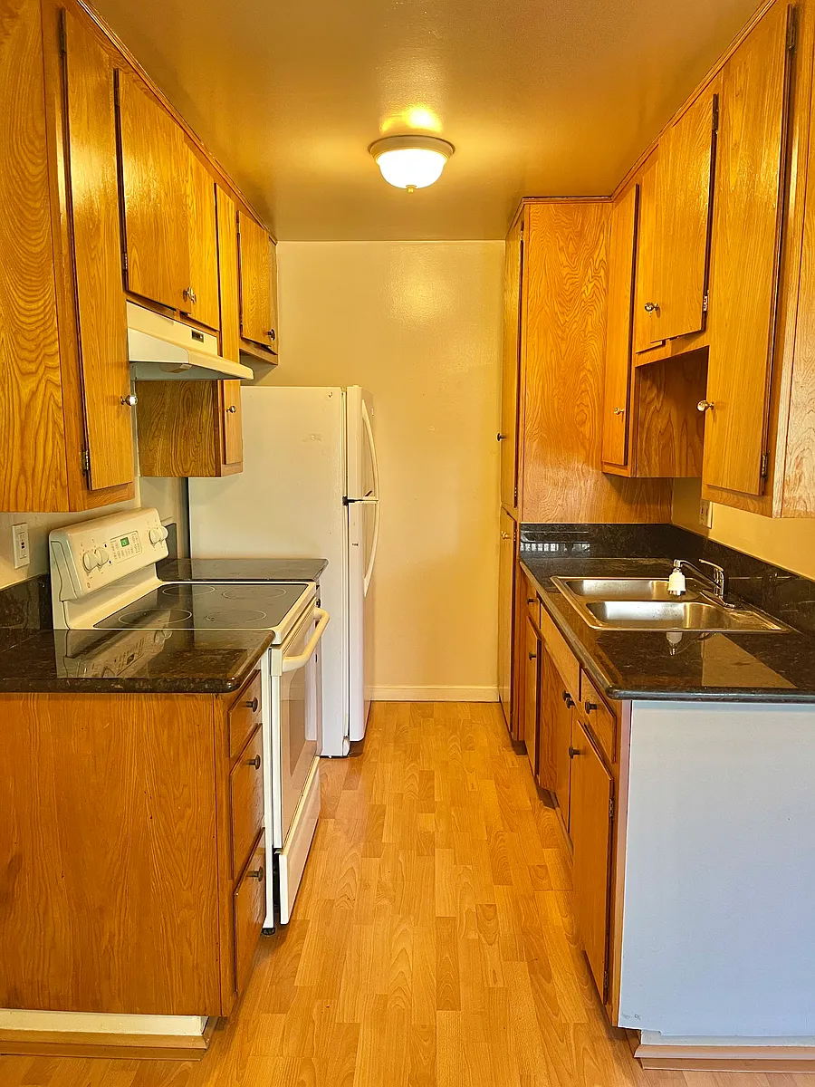 Building Photo - 3146 Rowena Ave #6