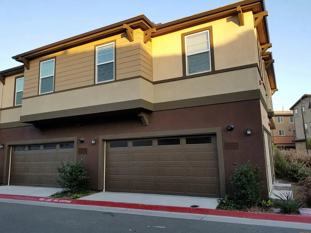 4 bed, 1430 sqft, $3,495 — Photo 2