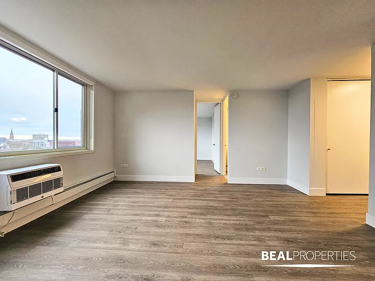 1344 N Dearborn — Photo 19