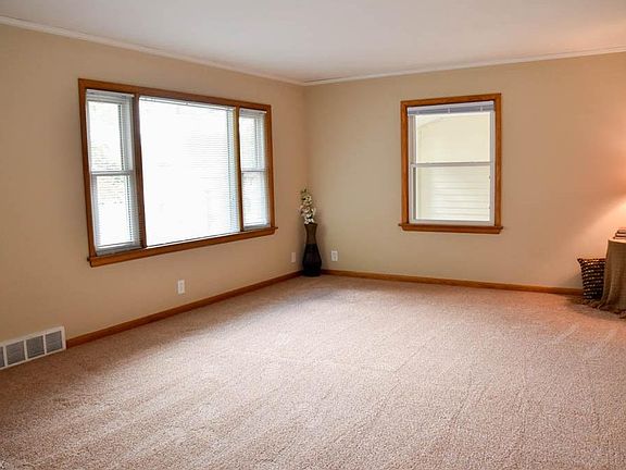 2nd image of 1272 Woodbriar Dr