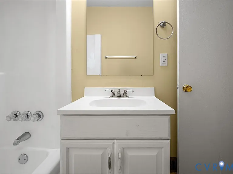 4704 Leadenhall Dr — Photo 32