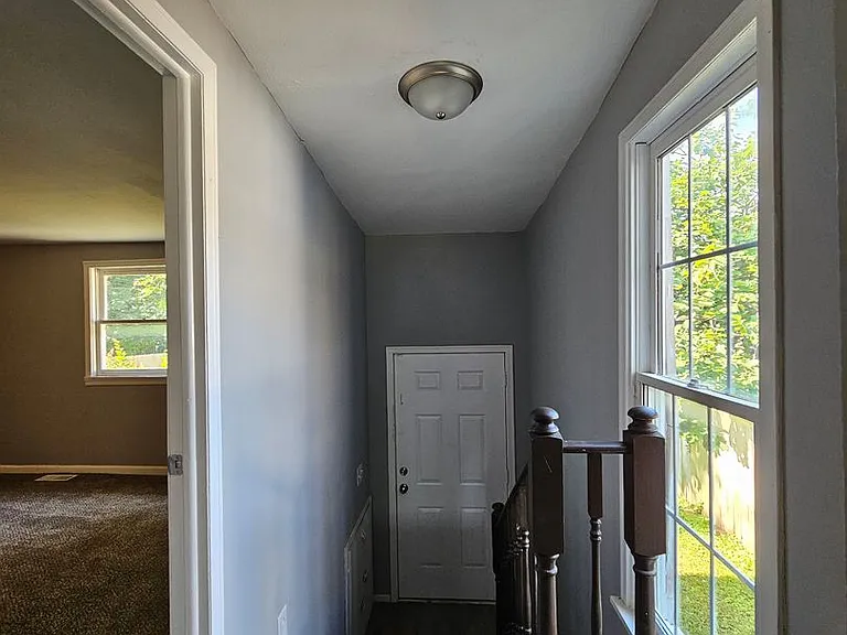 1038 E Division St — Photo 16