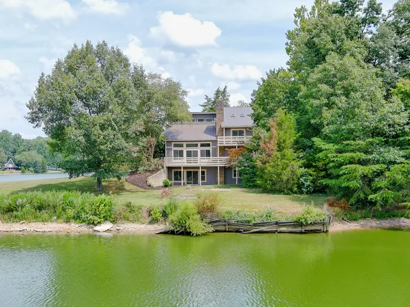 1370 Blossom Ct, North Vernon, IN 47265