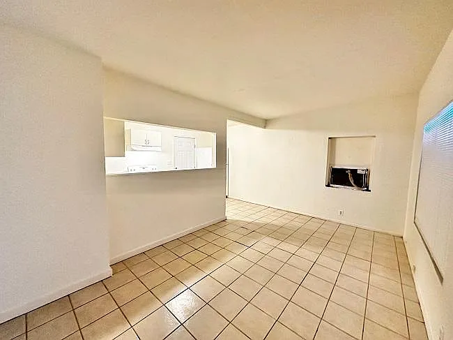 2 bed, $700 — Photo 2