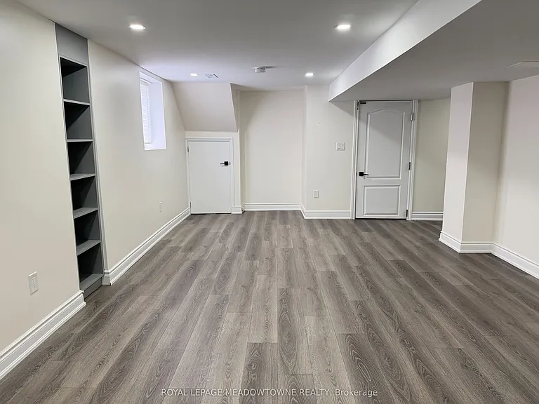 4 Keats Ave #BASEMENT — Photo 2