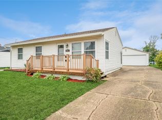 5511 Sharon Ln NW, Cedar Rapids, IA 52405