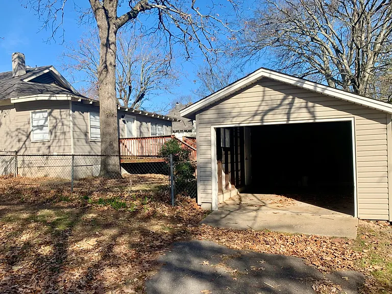 303 N Van Buren St — Photo 19
