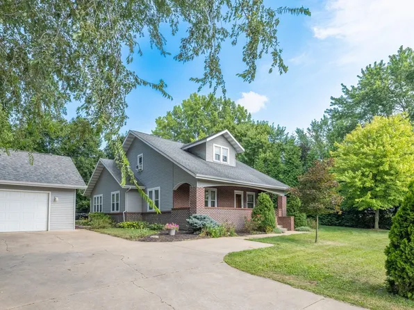 1010 N Parkway Dr, Pekin, IL 61554