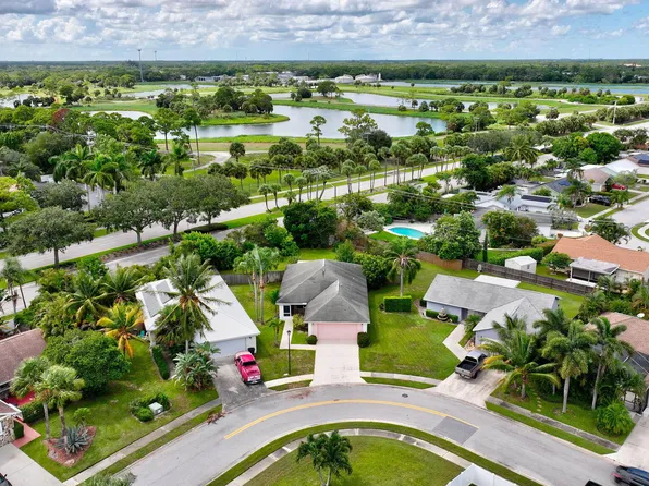 125 Arrowhead Circle, Jupiter, FL 33458