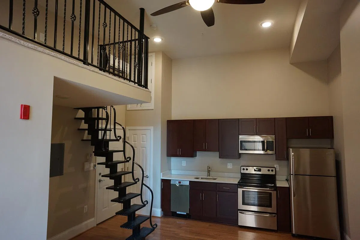 511 Park Ave — Photo 2