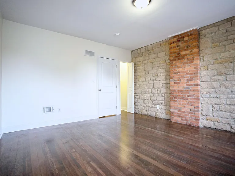 142 E Maynard Ave — Photo 11