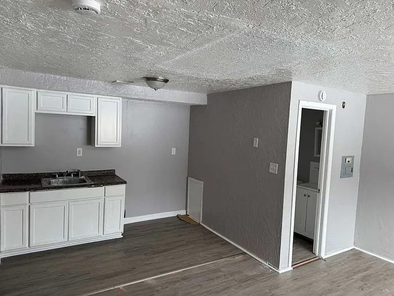13420 Euclid Ave — Photo 6