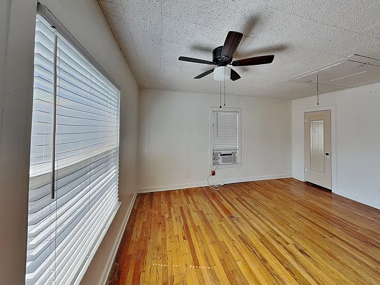 3333 W 5th St — Photo 13