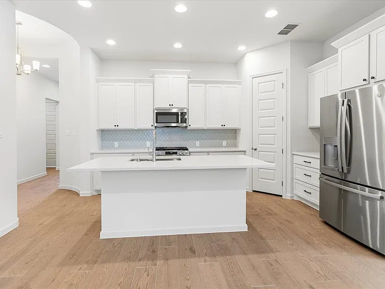 154 Blackborrow Dr — Photo 8