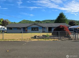 2352 Pacific St, Raymond, WA 98577