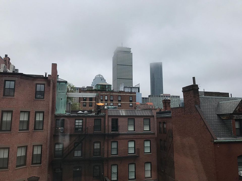 2nd image of 341 Beacon St APT 4C