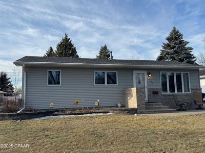 2211 9th Ave S, Grand Forks, ND, 58201