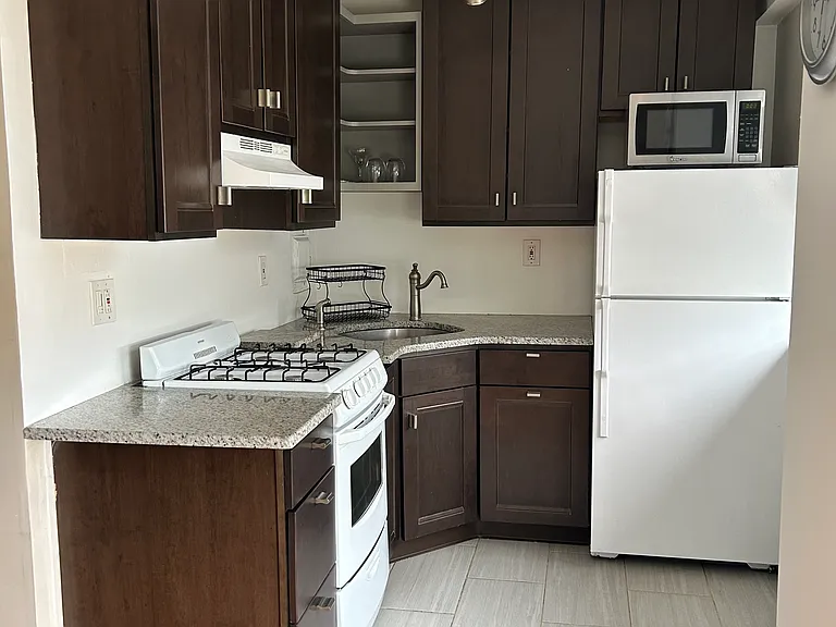 6515 Boulevard East — Photo 2
