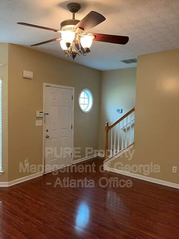 3 bed, 2.5 bath, 1401 sqft, $1,695 — Photo 2