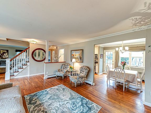 5th image of 12 Grace Ct
