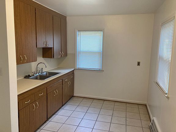 5th image of 22812 Oakwood Ave