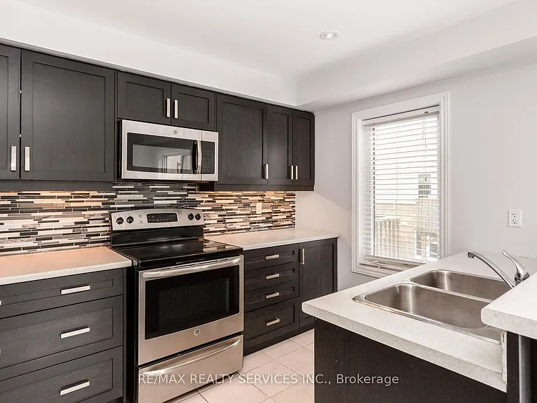 21 Dorchester Ter — Photo 20