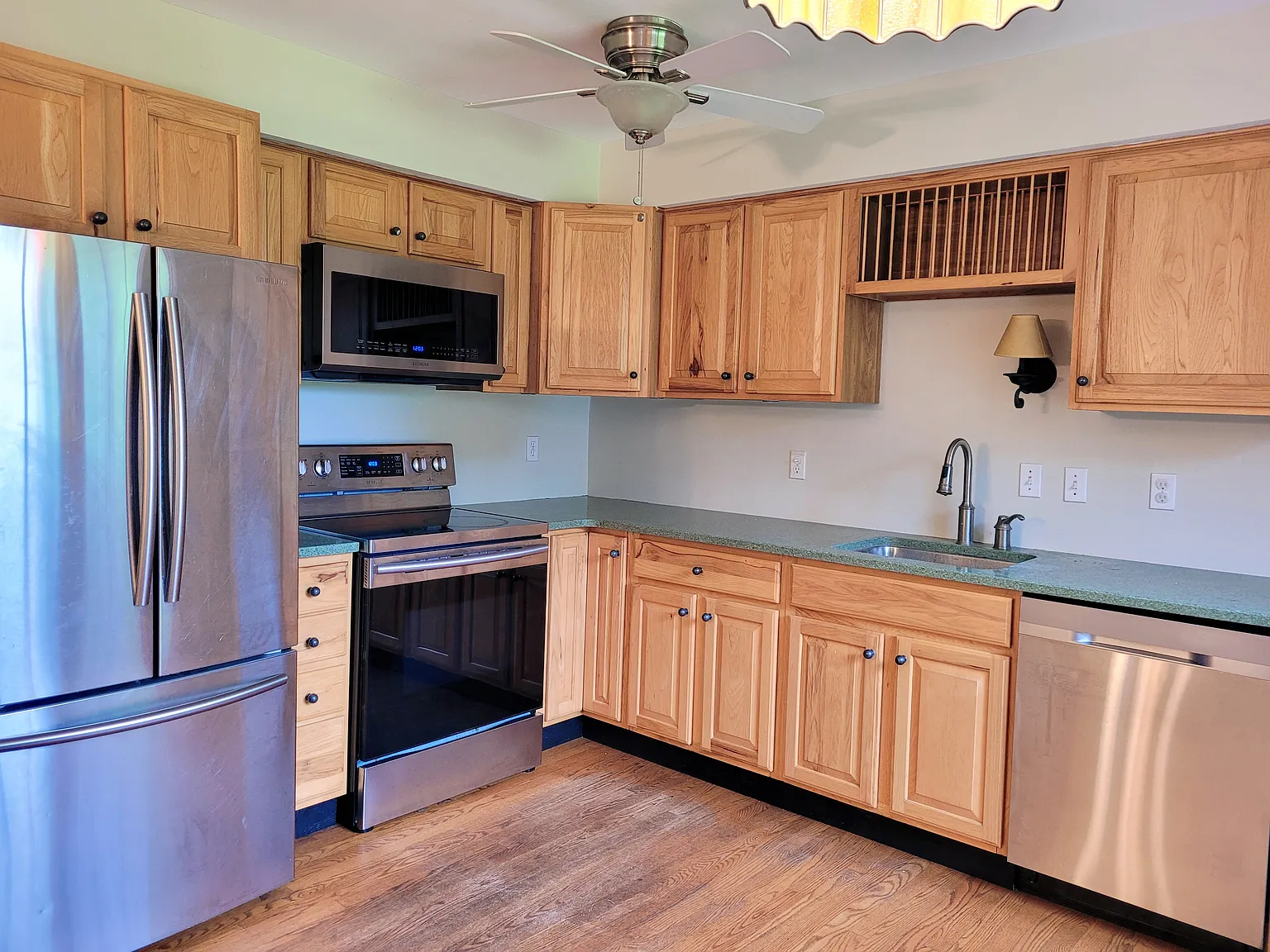 5 bed, 5096 sqft, $3,600 — Photo 4