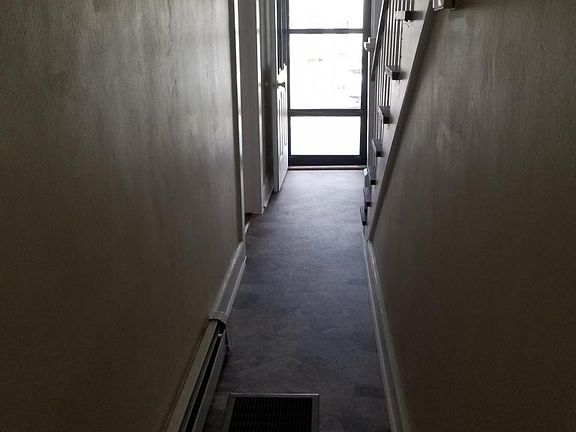 4th image of 256 E 29th St
