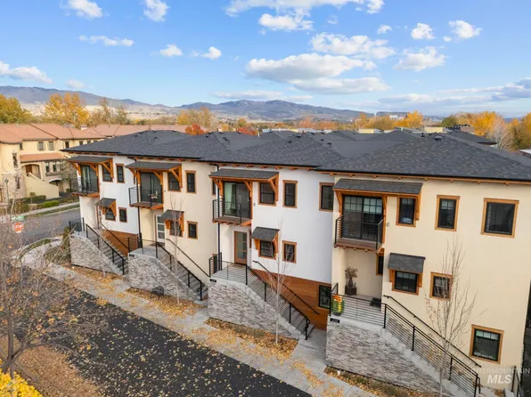 429 E Water Pocket Ln, Garden City, ID 83714