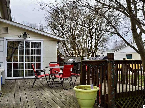 5th image of 805 E Gambier St