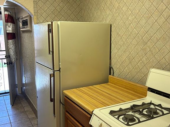 4th image of 801 Ortiz Dr SE Unit B