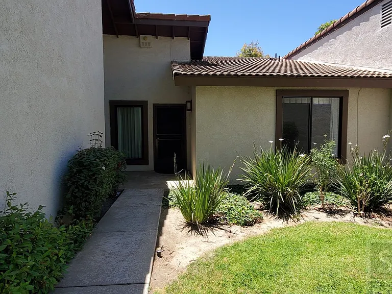1231 Jackie Ln — Photo 2