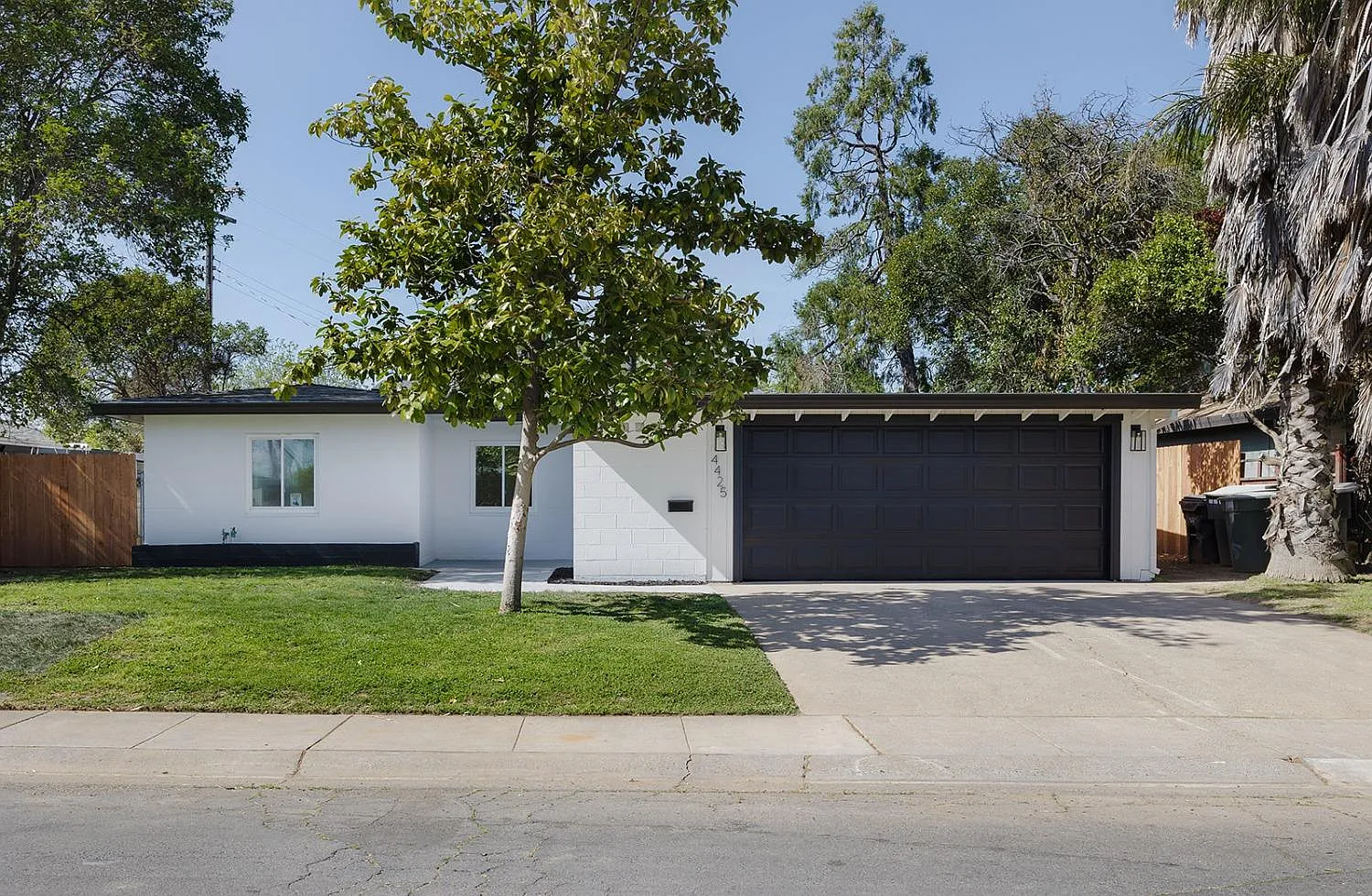 4425 42nd Ave photo 1