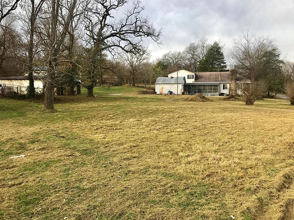 2nd image of 206 Benton Rd