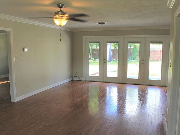 3rd image of 2101 Beatrice Dr