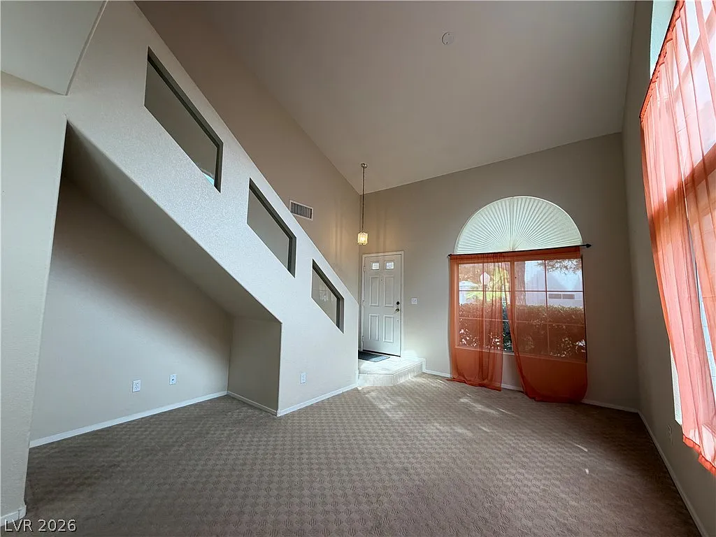 3 bed, 2.5 bath, 1347 sqft, $1,900 — Photo 2