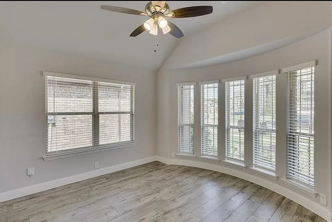 4 bed, 2756 sqft, $2,950 — Photo 4