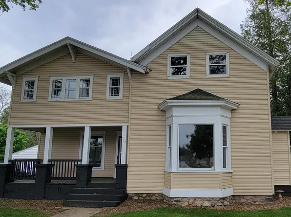 310 E Gilson St, Edmore, MI 48829