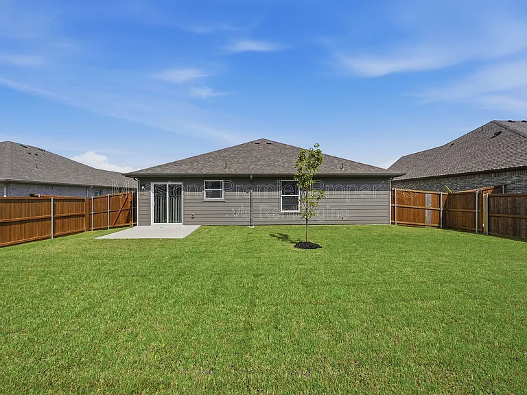 1819 Boxwood Dr — Photo 24