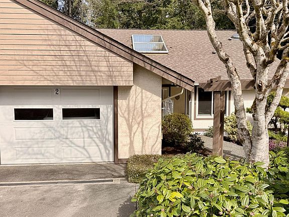 2nd image of 885 Berwick Rd S #2