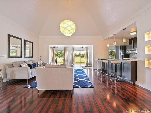 3rd image of 5709 Bayberry Ln