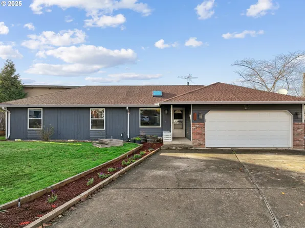 1005 NW Cazadero Ct, Estacada, OR 97023