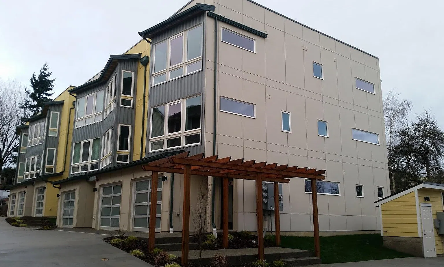 3 bed, 3.5 bath, 1620 sqft, $3,490 — Photo 2