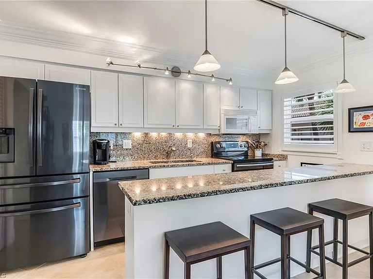 980 7th Ave S #201 — Photo 6
