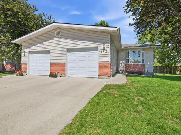 112 Dovista Ct SE, Calgary, AB T2B 3P4