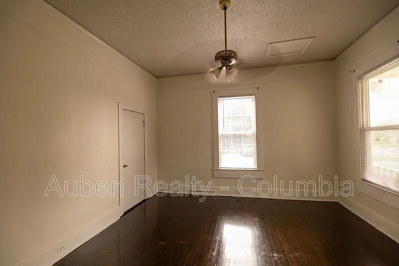 3 bed, 2.0 bath, 1357 sqft, $1,995 — Photo 4