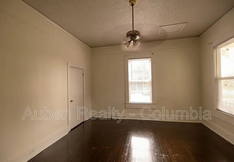 1112 Olympia Ave — Photo 4